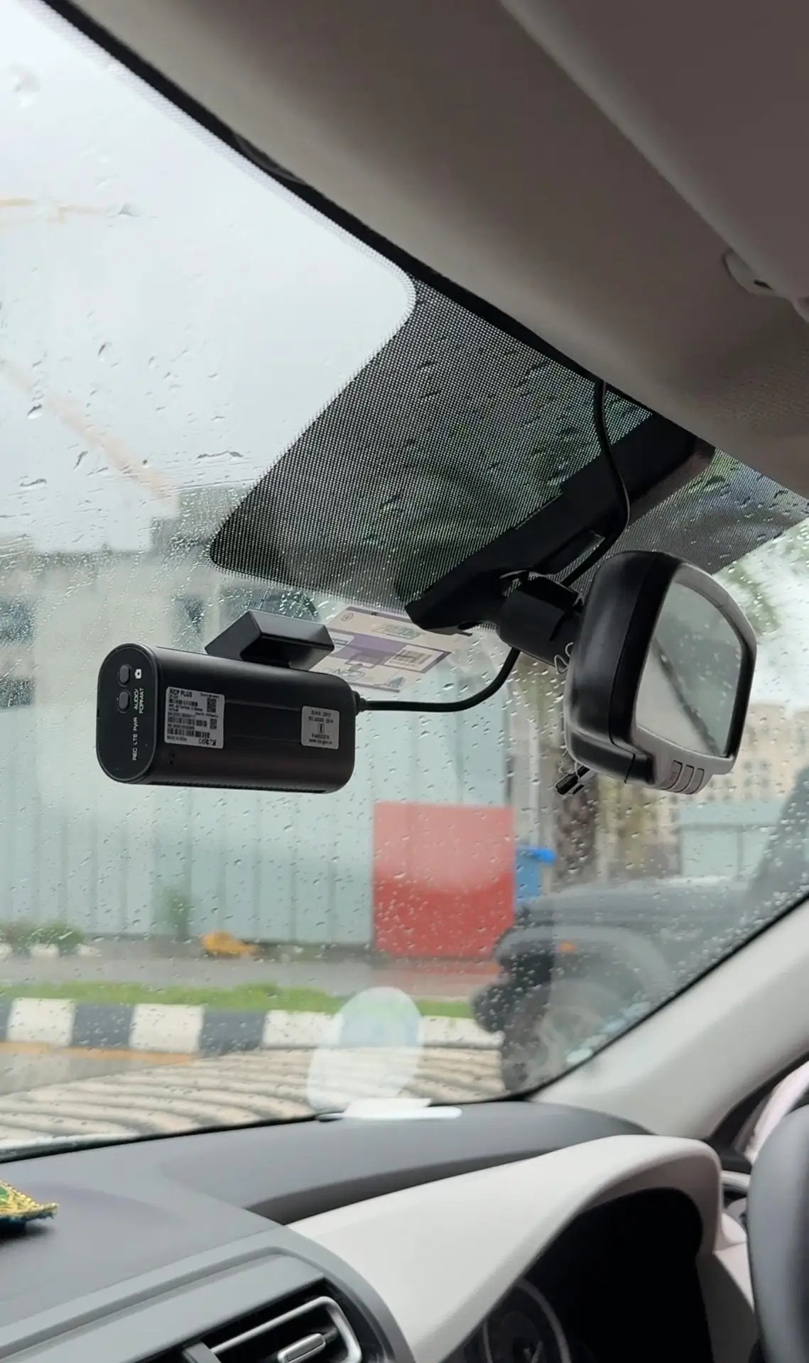 आपल्या कारसाठी आवश्यक ॲक्सेसरीज | Important Car Accessories For Indian Driver