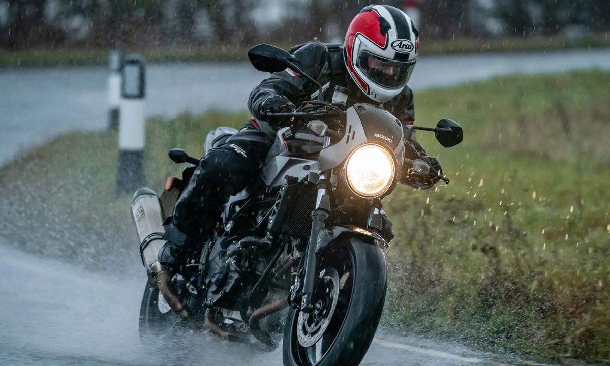 Monsoon Riding Tips for motorcycle 