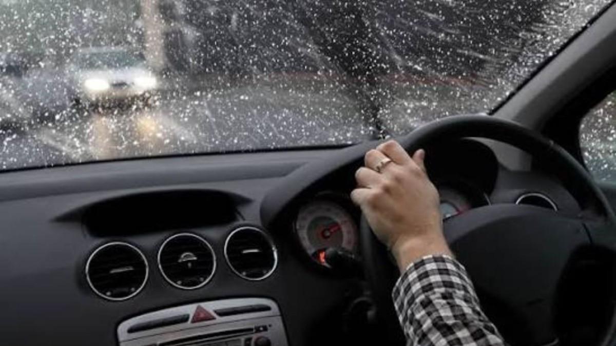 How to Improve Windshield Visibility During Heavy Rain